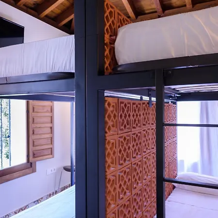 Con Encanto La Luna En El Alba Vandrarhem