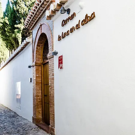 Con Encanto La Luna En El Alba Vandrarhem Granada