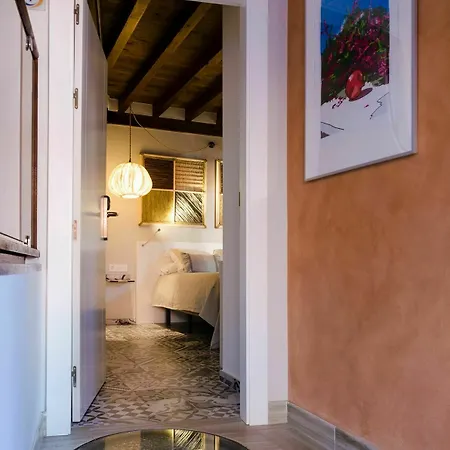 Con Encanto La Luna En El Alba * Granada