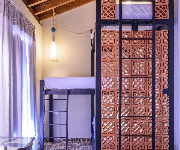 Con Encanto La Luna En El Alba Hostal