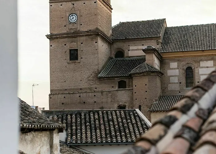 Con Encanto La Luna En El Alba Hostal Granada
